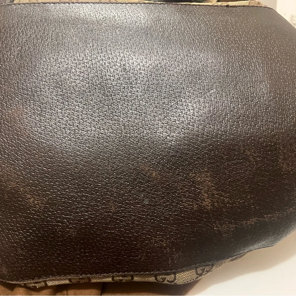 Authentic Gucci tote with reinforced corners - Picture 8 of 13